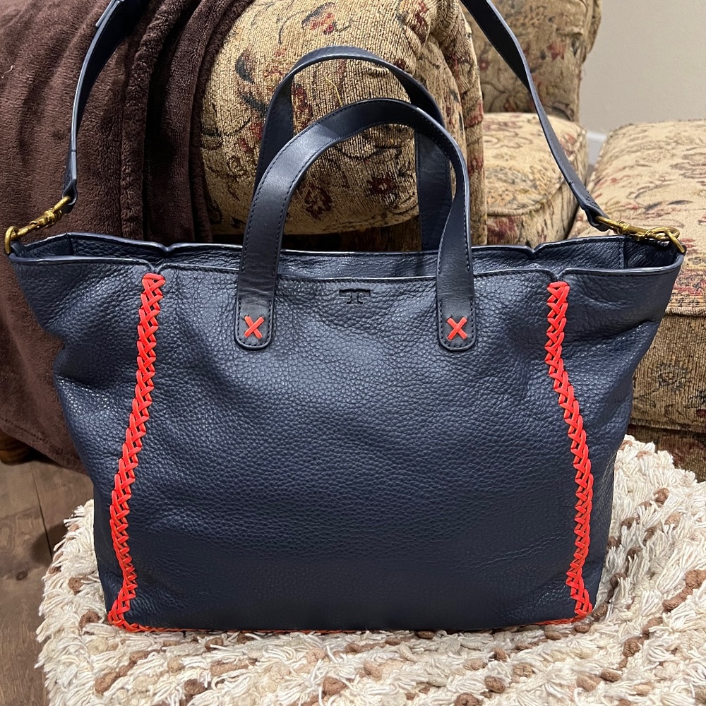 Beautiful TORY BURCH handbag/crossbody.